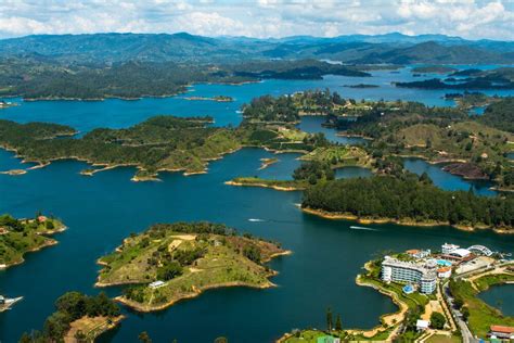 Laguna De Guatape, Medellín, Colombia. Qué ver, hacer y visitar