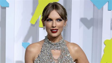 Taylor Swift May Host Saturday Night Live On The New Season Iheart