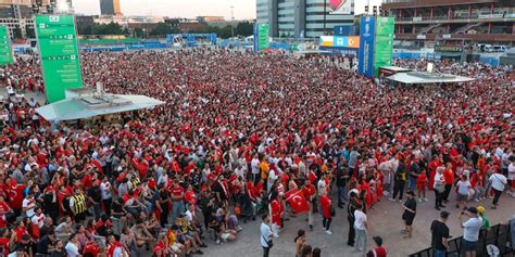 Drei Menschen Verletzt Messerangriff In Stuttgarter Fanzone