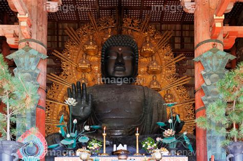 【大仏 盧舎那仏坐像 虚空蔵菩薩 東大寺 大仏殿 金堂 世界文化遺産】の画像素材70309603 写真素材ならイメージナビ