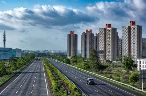 760+ Mumbai Pune Expressway Photos Stock Photos, Pictures & Royalty ...