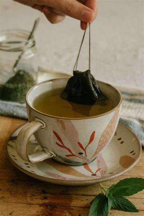 How to Make Peppermint Tea from Fresh Mint Leaves