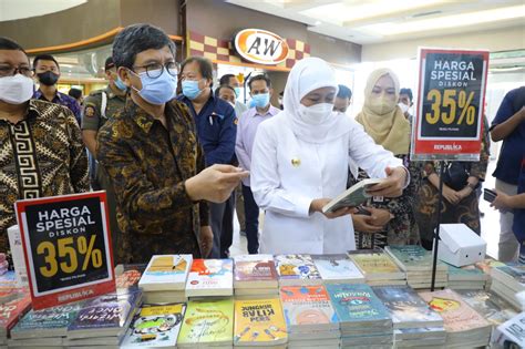 Peringati Hari Buku Sedunia Gubernur Khofifah Dorong Tingkatkan Minat