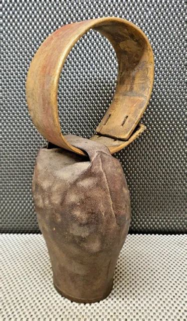 Ancienne Jolie Grosse Cloche Avec Collier En Bois Marteau En Os Eur