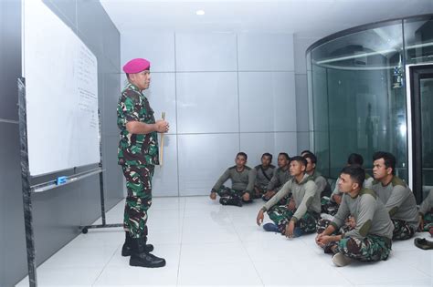 DANPASMAR 1 TINJAU LATIHAN BERSAMA TAIFIB MARINIR DENGAN US MARINE