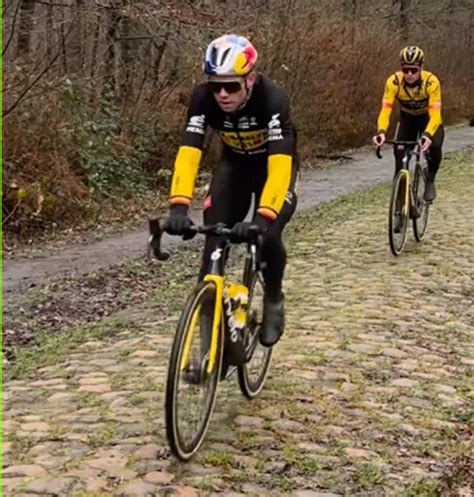 Wout Van Aert Ya Explora La Par S Roubaix Junto A Sus Compa Eros Sin