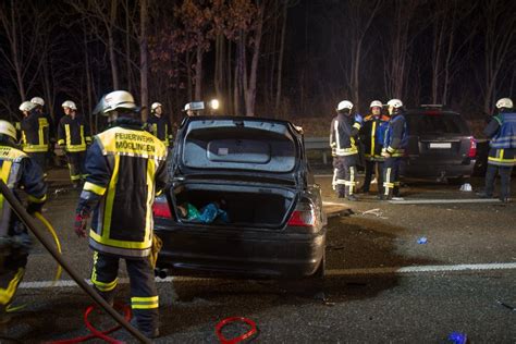 Fotostrecke Ludwigsburg Nord Sperrung Der A Nach Schwerem Unfall