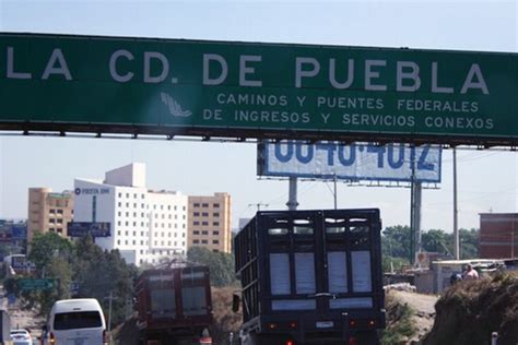 Restablecen circulación con reducción de carriles en autopista Puebla