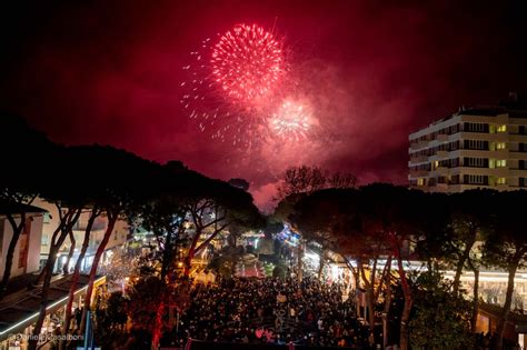 Arisa E Gli Extraliscio Danno Il Benvenuto Al Dalla Piazza Di Riccione