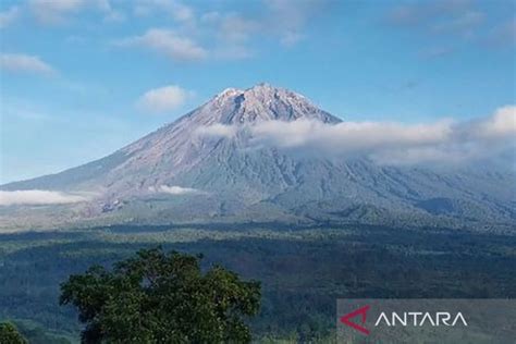 gunung semeru kembali erupsi selama  detik antara news