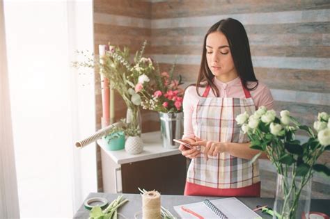 Premium Photo Female Florist At Work Pretty Young Dark Haired Woman