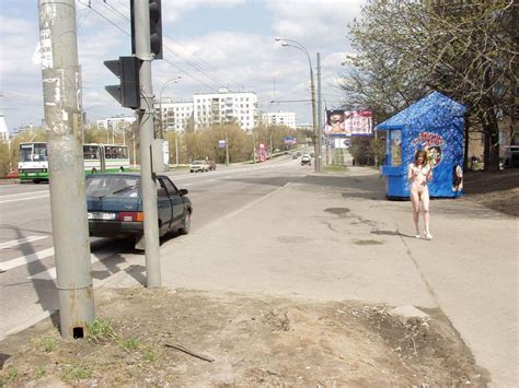 Naked Girl Buys Some Things In The Kiosk Russian Sexy Girls