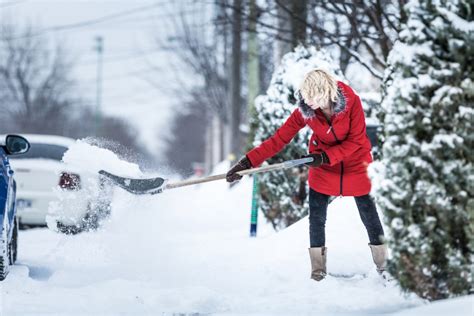 5 Tips To Avoid Snow Shoveling Injury