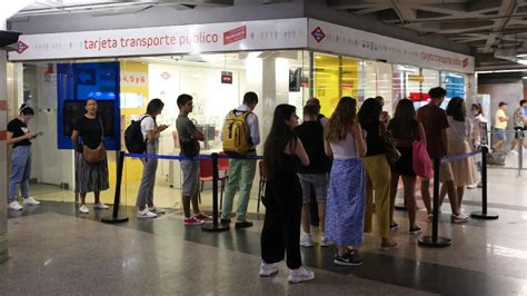 Los Viajeros De Metro De Madrid Suben Un El Primer D A De Abonos Al