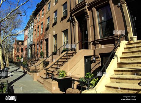 Brownstone apartments on Willow St. Brooklyn Heights New York City ...