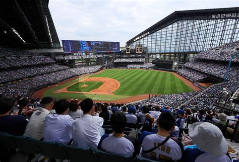 屋根開放で初のプロ野球公式戦 エスコンフィールド北海道 毎日新聞