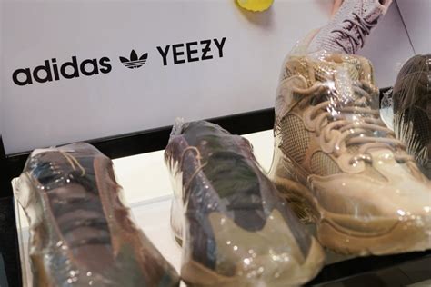 Adidas Tiene Us Millones En Zapatillas Yeezy Sin Vender Problem N