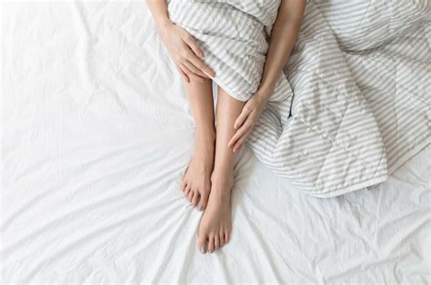 Sering Rasakan Kaki Kram Saat Tidur Yuk Lakukan Hal Ini Cewekbanget