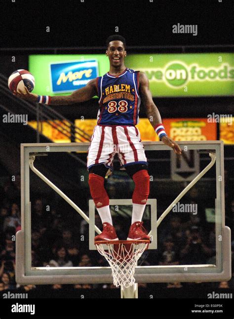 Harlem Globetrotters Hi Res Stock Photography And Images Alamy