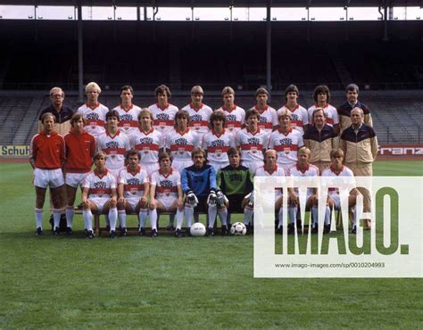 Kader VfB Stuttgart Saison 1982 1983 Hi V Li Hans Peter Makan