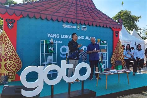 Foto Menkop Ukm Ramaikan Live Shopping Tokopedia Dan Ajak Flexing