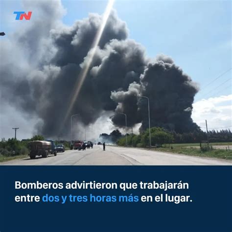 Rosario Impresionante Incendio En Una Fábrica De Solventes Tn