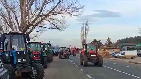 Tv Md Video Fermierii Nu Renun La Proteste Zeci De Tractoare Au