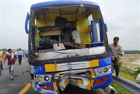 Heavy Road Accident On Agra Lucknow Expressway Double Decker Bus Overturned On Highway Due To