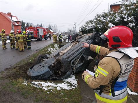 Wypadek W Sokolnikach Osob Wka Zderzy A Si Z Dostawczakiem S