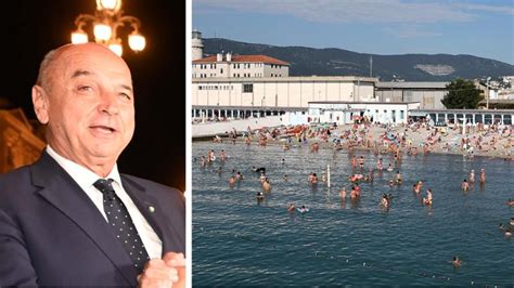 Con I Vestiti In Mare Al Pedocin Di Trieste Il Sindaco Dipiazza Chi