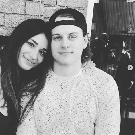 Meet Joe Burrow's Girlfriend Olivia Holzmacher (Bio, Wiki) in 2022 ...