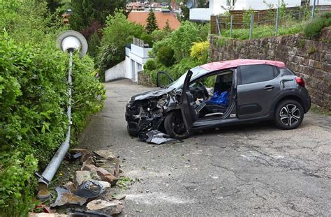 Frau nach Überschlag schwer verletzt