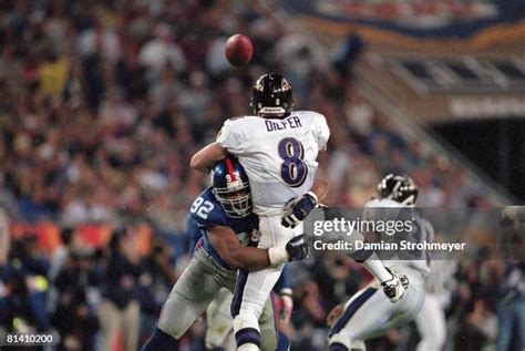 Super Bowl XXXV, Baltimore Ravens QB Trent Dilfer in action, making ...