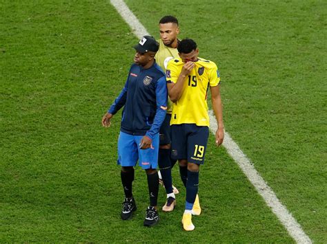 El Llanto Y La Tristeza De Los Jugadores De Ecuador Después De Quedar