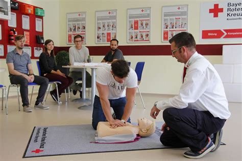 Brk Bayreuth Rotes Kreuz Bietet Im Pegnitzer Brk Zentrum Erste Hilfe