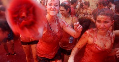 Spanish Towns Tomatina Party Revelers Hurl Tomatoes At Each Other