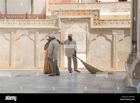 Agra fort inside agra uttar hi-res stock photography and images - Alamy