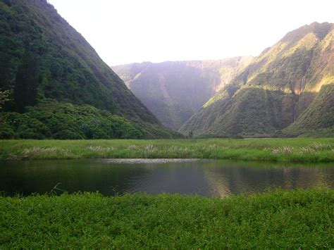 Waimanu Valley - Hawaii Pictures