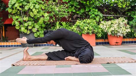 6 Yoga Poses To Manage Enlarged Prostate By Himalayan Siddhaa Akshar Onlymyhealth