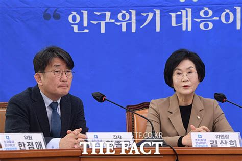 자세 낮춘 이재명 초저출생·인구위기대책위 출범식 참석 Tf사진관 포토 기사 더팩트