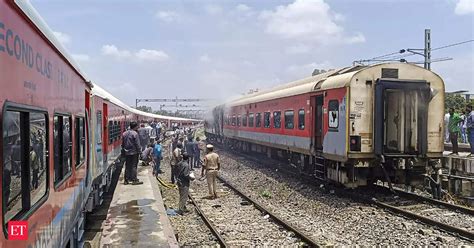 Fire In Lokmanya Tilak Terminus Gorakhpur Express Train Near Mumbai