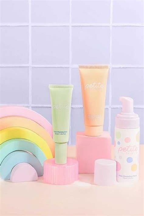 Seriously cute packaging on the outside | Teen skincare, Skincare logo ...