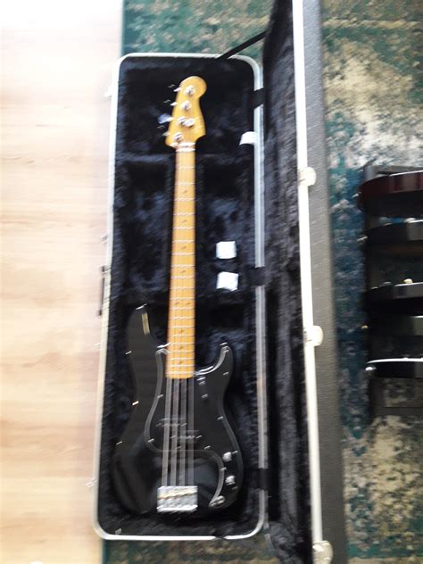 Matt Freeman Precision Bass Squier Audiofanzine