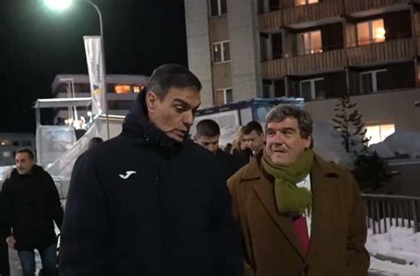 La Marca Toledana Joma Arrasa Después De Que Pedro Sánchez Luciese Su Abrigo En Davos Enclm