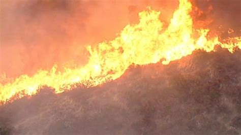 Video Mandatory Evacuations Underway After Brush Fire Explodes Abc News