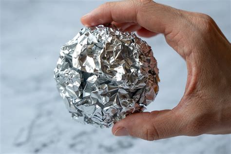 Voici Pourquoi Il Faut Mettre Une Boule De Papier D Aluminium Dans Son