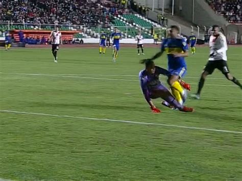 Polémico penal para Boca y la reacción del arquero de Always Ready