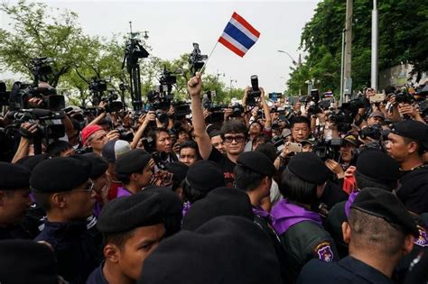 Thailand Free 14 Pro Democracy Activists Human Rights Watch