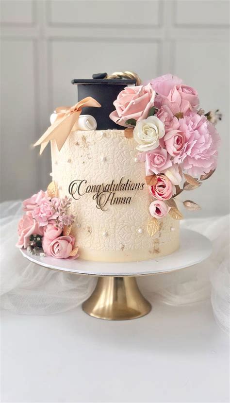 55 Cute Cake Ideas For Your Next Party Full Blooms Graduation Cake