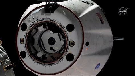 Spacex载人龙飞船成功与国际空间站分离 今晚返回地球龙飞船国际空间站地球新浪新闻